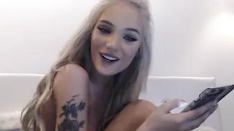 TheRosette bitch in stockings gets squirt