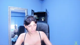 morrenita hot blonde masturbating with sex toy