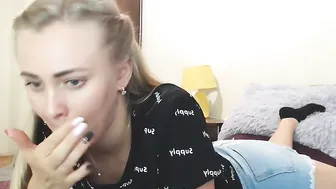 ansabosh Skinny beauty pulls pussy