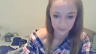 dylanl01 Sweet chick fucks both holes