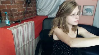 avrora_shaine Girl sucks penis