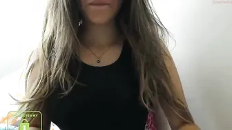 kayci_cooper Gorgeous bitch chatting in fries