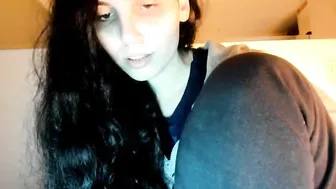 yasmin_hot Exquisite woman pulls the vagina