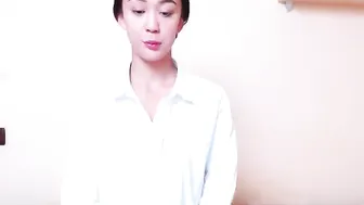 mia_sha Cute bitch jerks off pussy