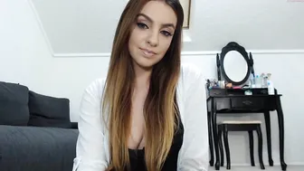 rebbecasnowshoe slutty babe bares big tits