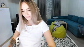 Pippalee naughty pussy jerks off juicy pussy