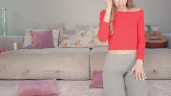 sexxylorry sexy wench jerks off her pussy with a phallus