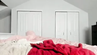 DelightfulHug fiercely jerking off her fat pussy