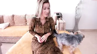 miss_juliaa skinny babe jerking her shaved cunt