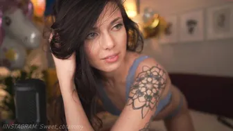 lovely_tammy_ shows her pussy on the chair