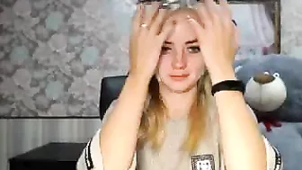 rosemaryhuge blonde slut twirls elastic booty