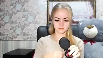 rosemaryhuge blonde slut twirls elastic booty