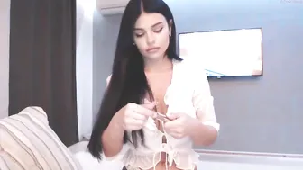 mikki_g attractive cockroach shows tanned body