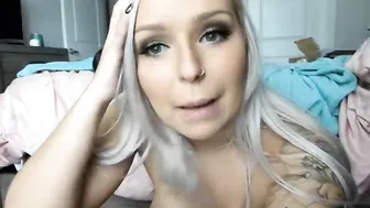 kissmytitspls dildo fucks herself and teases the clit with a vibrator