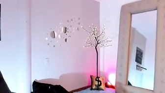 kimtylor_ chick in stockings fucks herself with a phallus