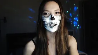 eggytiff pretty lady undresses in the kitchen