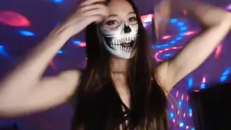 eggytiff pretty lady undresses in the kitchen