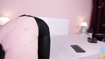 luna_clover hot hottie sucking dildo