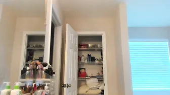 lauranvickers webmodel - jerks off and fucks her holes