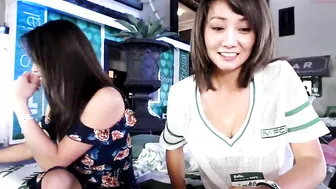 sugarbb_ black-haired beauty pulls sex lips