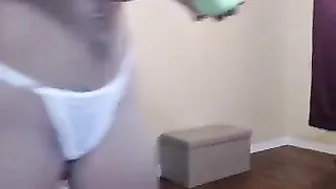 misstroublexx in oil shows a graceful body