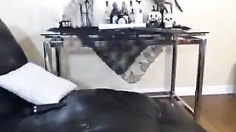 misstroublexx in oil shows a graceful body