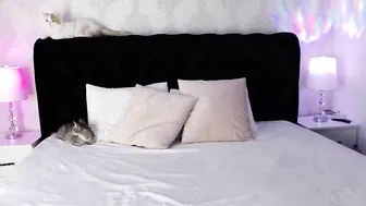 addictive_t babe plays with rubber dildo