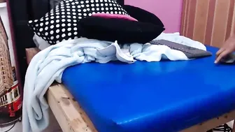 holly_sweet18 incendiary lady squeezes her crevices