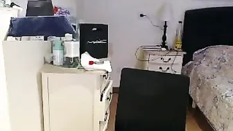 it_ariana experienced prostitute plays with her hands