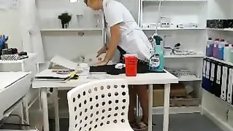 it_ariana experienced beads - boasts tits