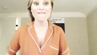 jessperation babe with a huge ass jerks off both holes