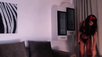 queenisback pounding her pussy
