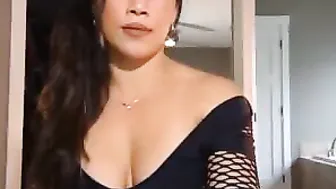 jade_lee busty kitty sucking penis