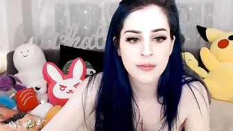 kati3kat cute bitch shows her body
