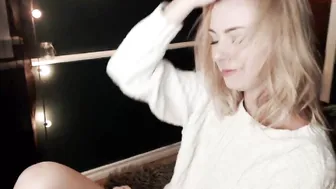 lillexie spread her legs and caresses herself