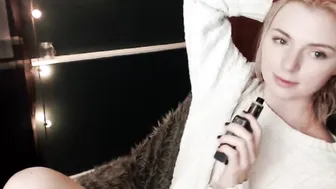 lillexie spread her legs and caresses herself