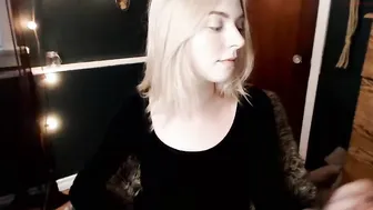 lillexie luxurious bitch fucks pussy with phallus