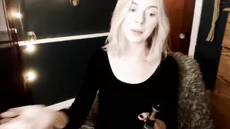 lillexie luxurious bitch fucks pussy with phallus