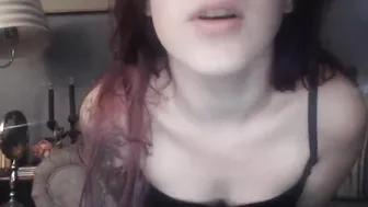 liljbby busty babe shows off natural gifts