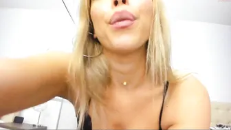 yammy_vanesa i shove a huge bottle in the ass