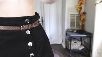 songbirdbabe black-haired beauty communicates in fries