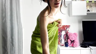 sweety_rinushka_ pretty chick fucks pussy with phallus
