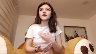 angelaagh gorgeous babe pulls clit