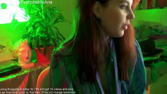 psychedelicariaa busty lady masturbates the front cap with a sex toy