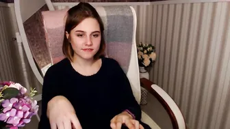 coyeva sexy chick fingering pussy