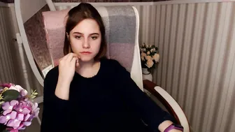 coyeva sexy chick fingering pussy