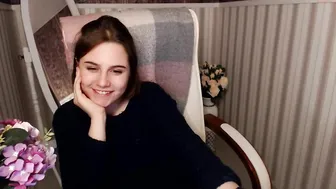 coyeva sexy chick fingering pussy