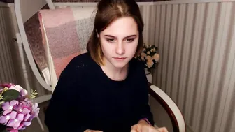 coyeva sexy chick fingering pussy