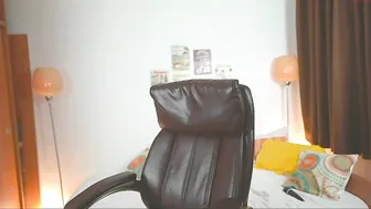 ady_w_o_w incendiary  cam girl  plays with a big dildo