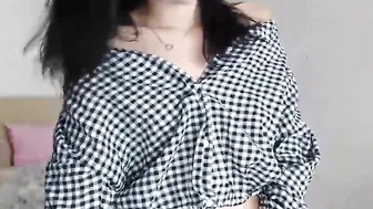 melissa_me cute lady fingering both holes